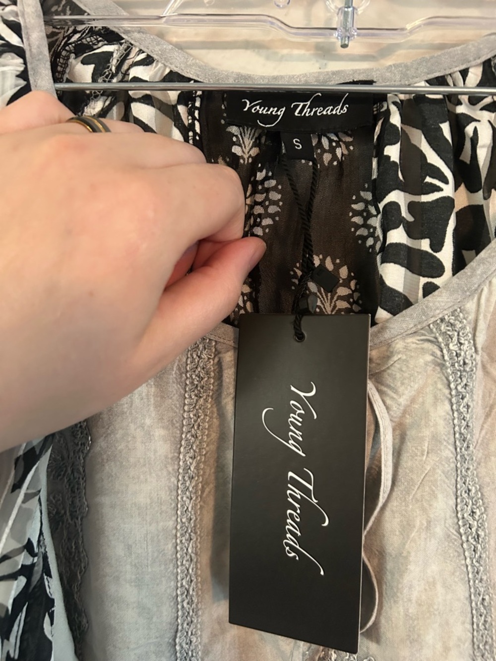 Young Threads Lace Embroidered Sheer Sleeve Boho Top - NWT - Picture 3 of 4